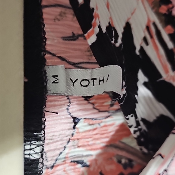 V-Neck Ribbed Top - Picture 2 of 3